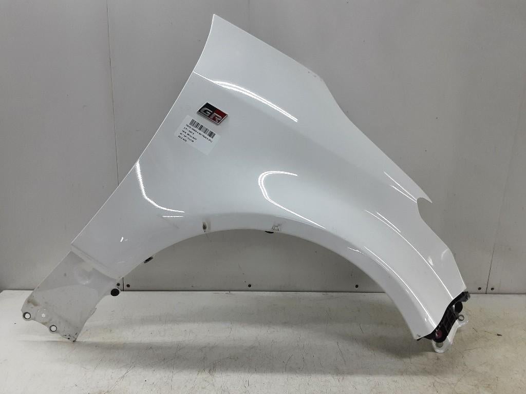 AILE AVANT DROITE Toyota Yaris IV (P21 / PA1 / PH1), Autos : Pièces & Accessoires, Garde-boue, Mevr. I. Hauben, Toyota, Utilisé
