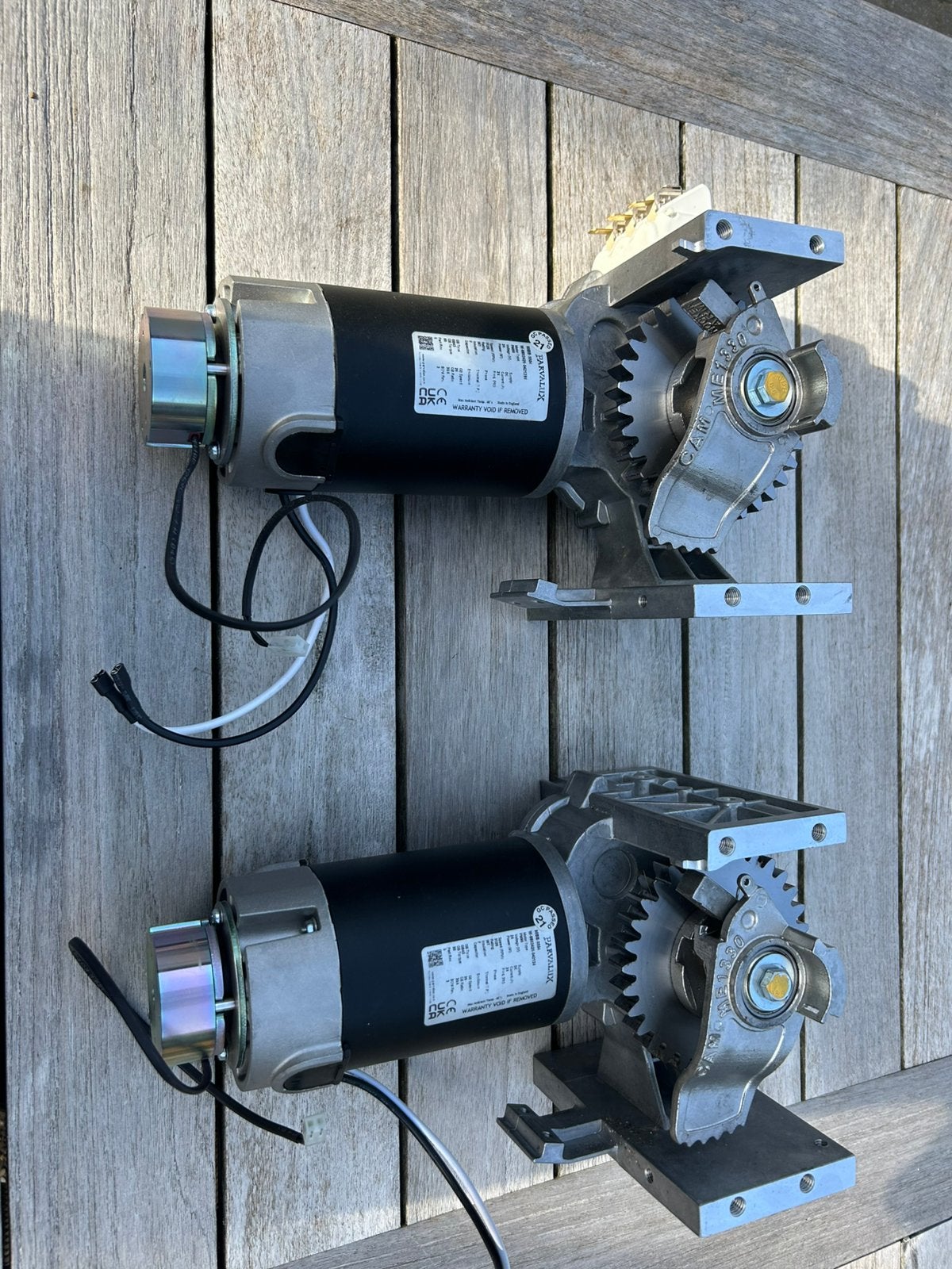 Parvalux PM90 24V motor/reductiemotor traplift – 2 stuks, Ophalen, Zo goed als nieuw, Elektromotor