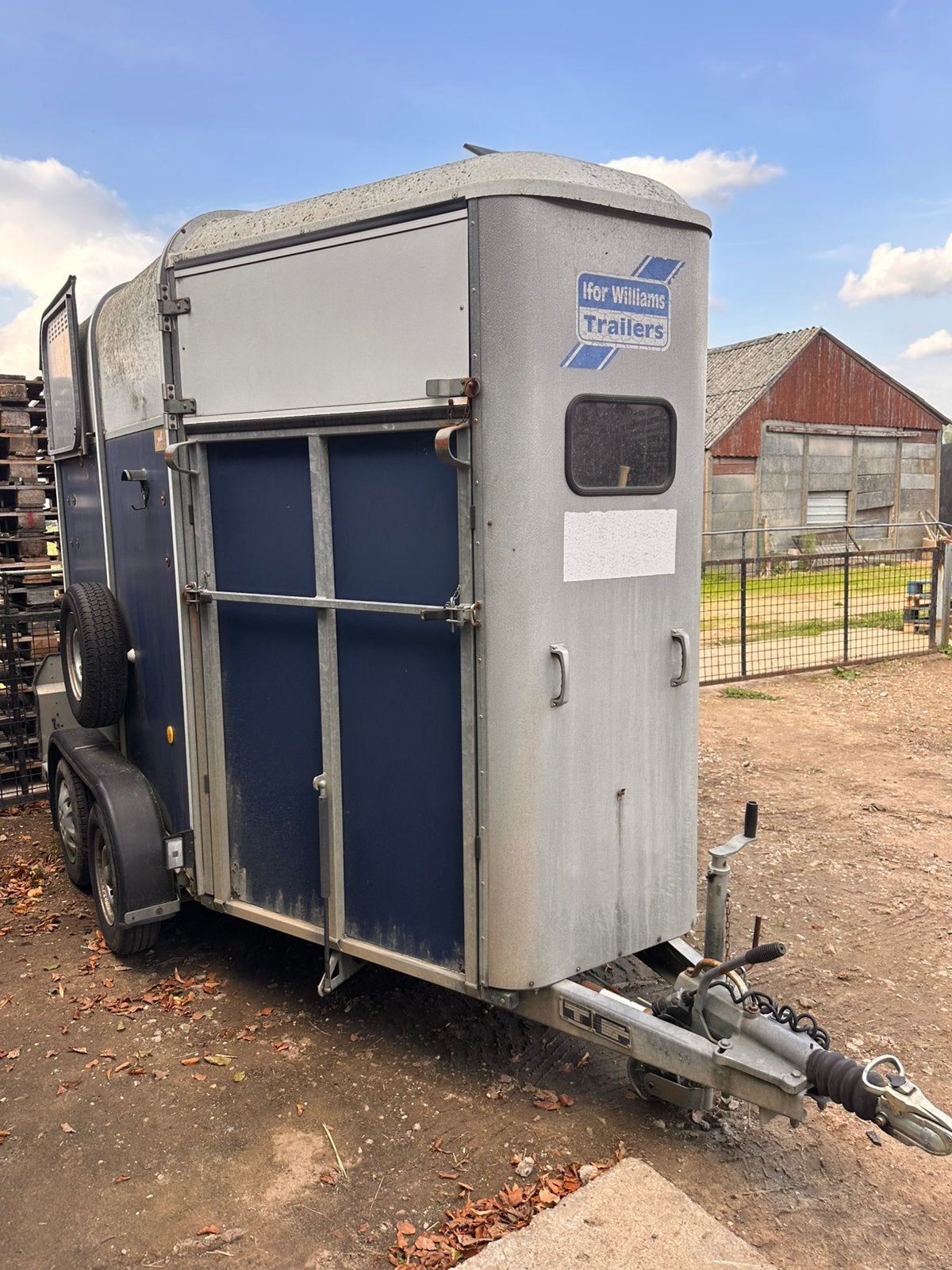 Ifor Wiliams 2paards trailer front lader 2de eigenaar 2000kg, Animaux & Accessoires, Chevaux & Poneys | Semi-remorques & Remorques