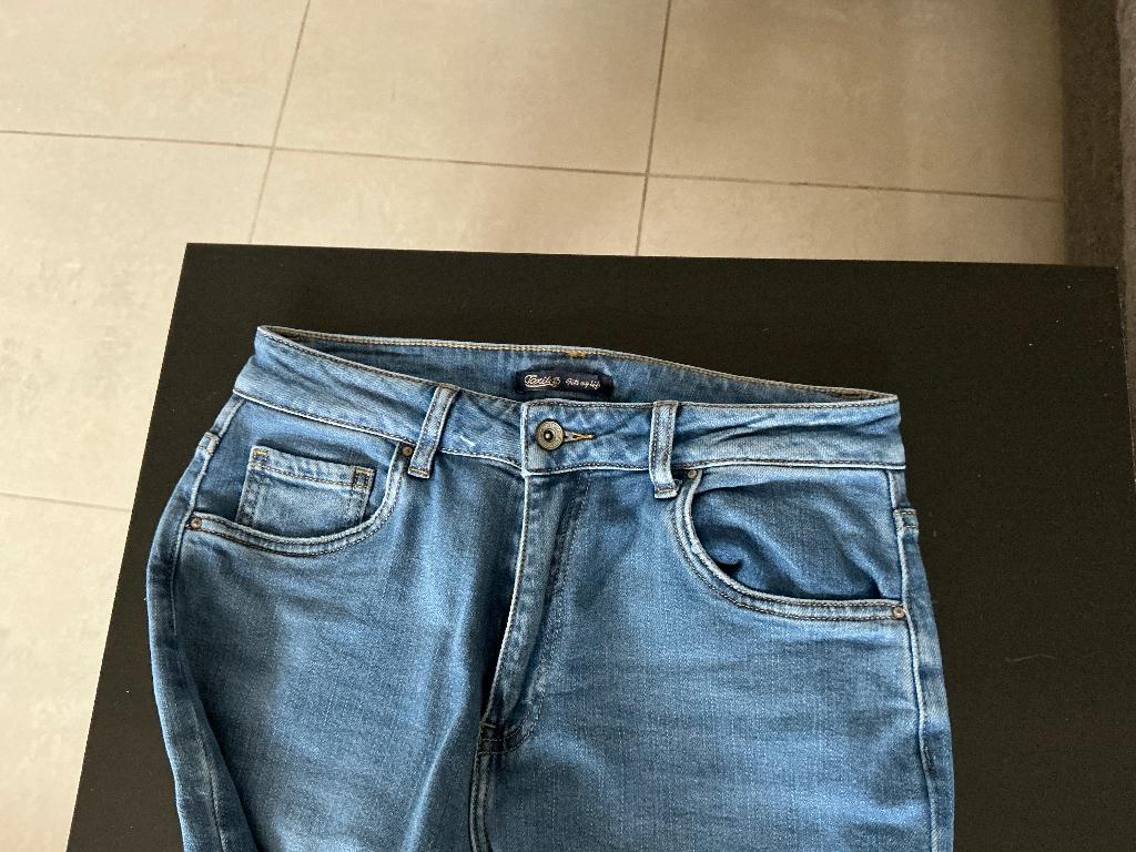 2 dames jeans, Enlèvement ou Envoi, Toxik, Comme neuf, W30 - W32 (confection 38/40)