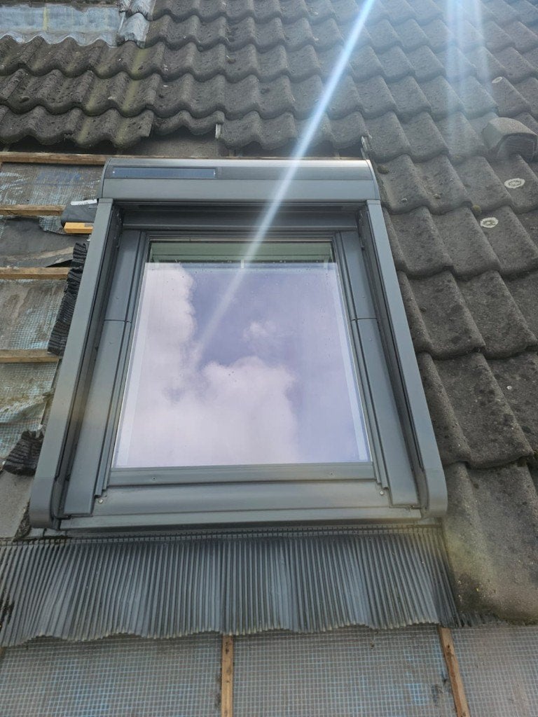Velux MK04 + rolluik + vliegenraam, Ophalen, Gebruikt, Veiligheidsglas