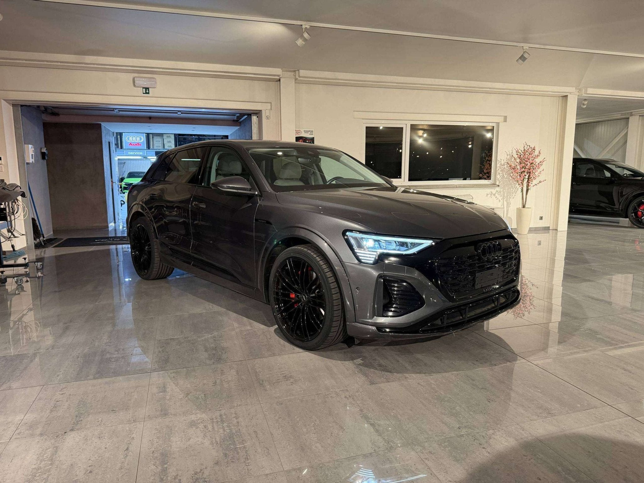Audi Q8 e-tron 340PK QUATTRO S-LINE * FULL BLACK PACK * CAR, Auto's, Automaat, Lichtsensor, Q8 e-tron, Leder