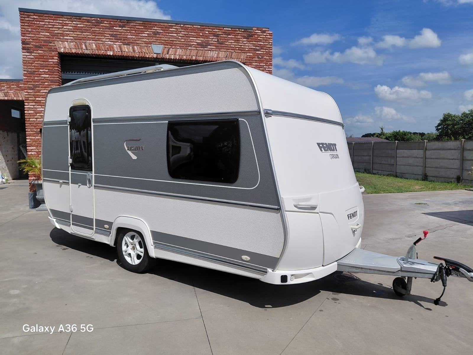 Fendt vision caravan - Bouwjaar 2014 - 3-4slaappltsen-  tent, Caravans en Kamperen, Frans bed, Bedrijf, Fendt, Douche