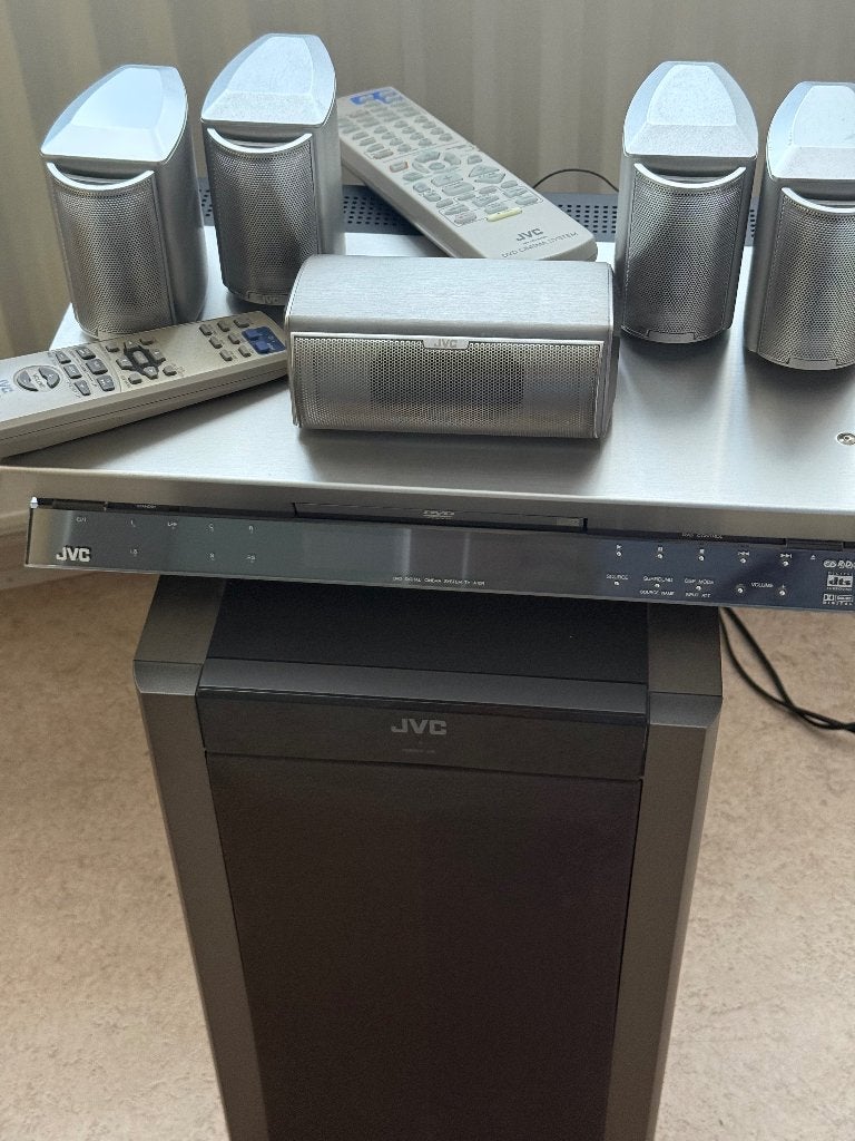 Système home cinéma DVD JVC TH-A10R, TV, Hi-fi & Vidéo, JVC, Comme neuf, Enlèvement, 70 watts ou plus