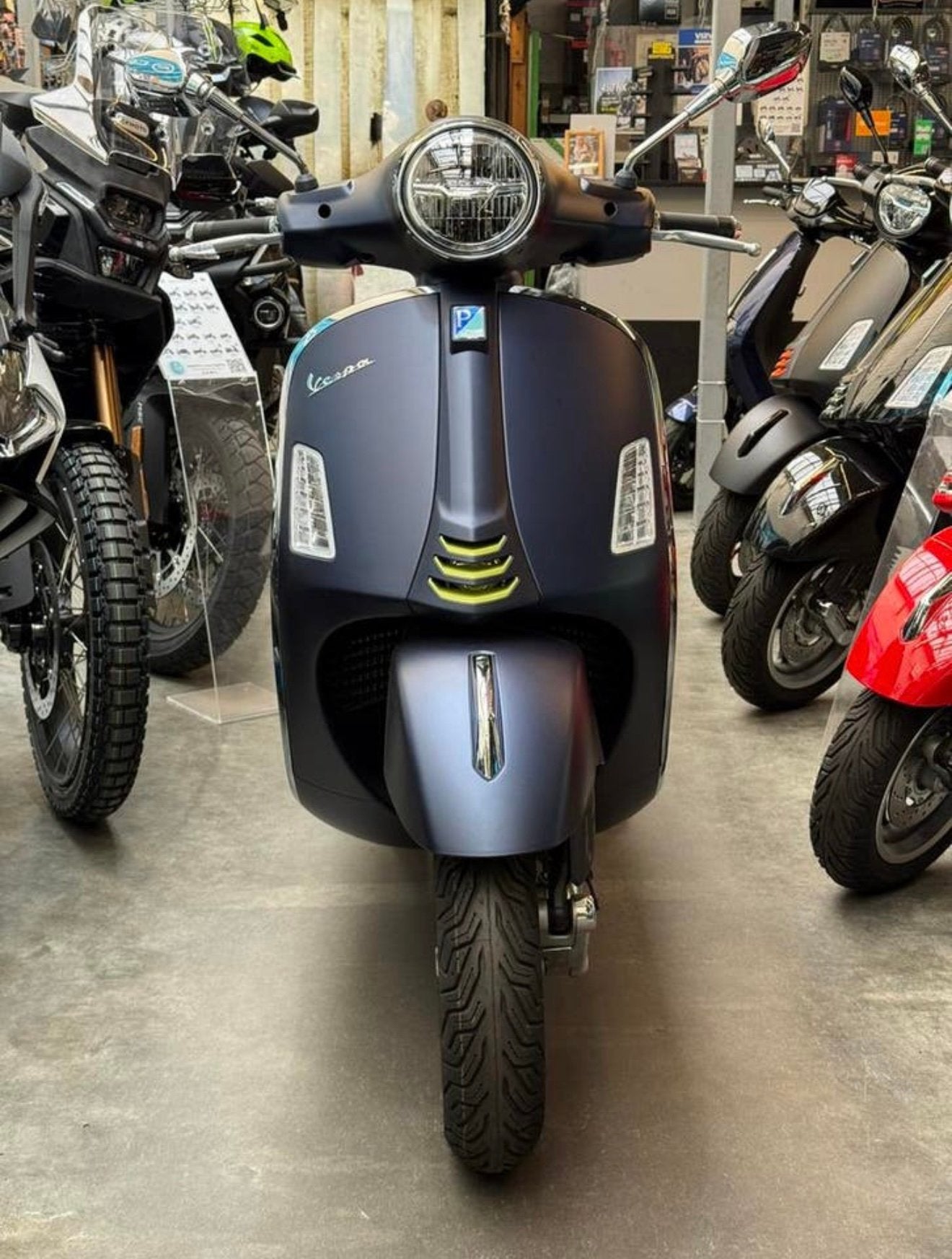 Vespa GTS 310 Super Tech blauwe vespa-helm gratis, Fietsen en Brommers, Scooters | Vespa, Overige modellen, Nieuw, Ophalen of Verzenden