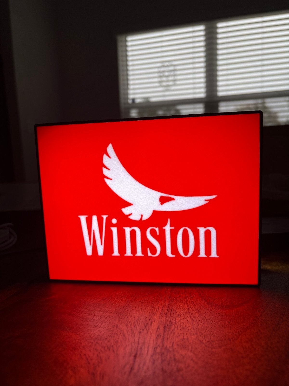 Cette boîte à lumière Winston est un véritable accroche-rega, Collections, Articles de fumeurs, Briquets & Boîtes d'allumettes