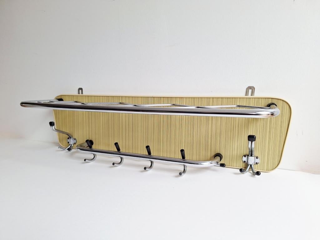 Vintage ’50s wandkapstok met hoedenplank – crème & chroom, Enlèvement, Portemanteau mural