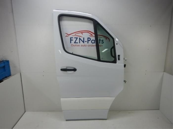 Mercedes-Benz Sprinter W910 Portier Rechts-voor, Enlèvement ou Envoi, Utilisé, Avant, Porte