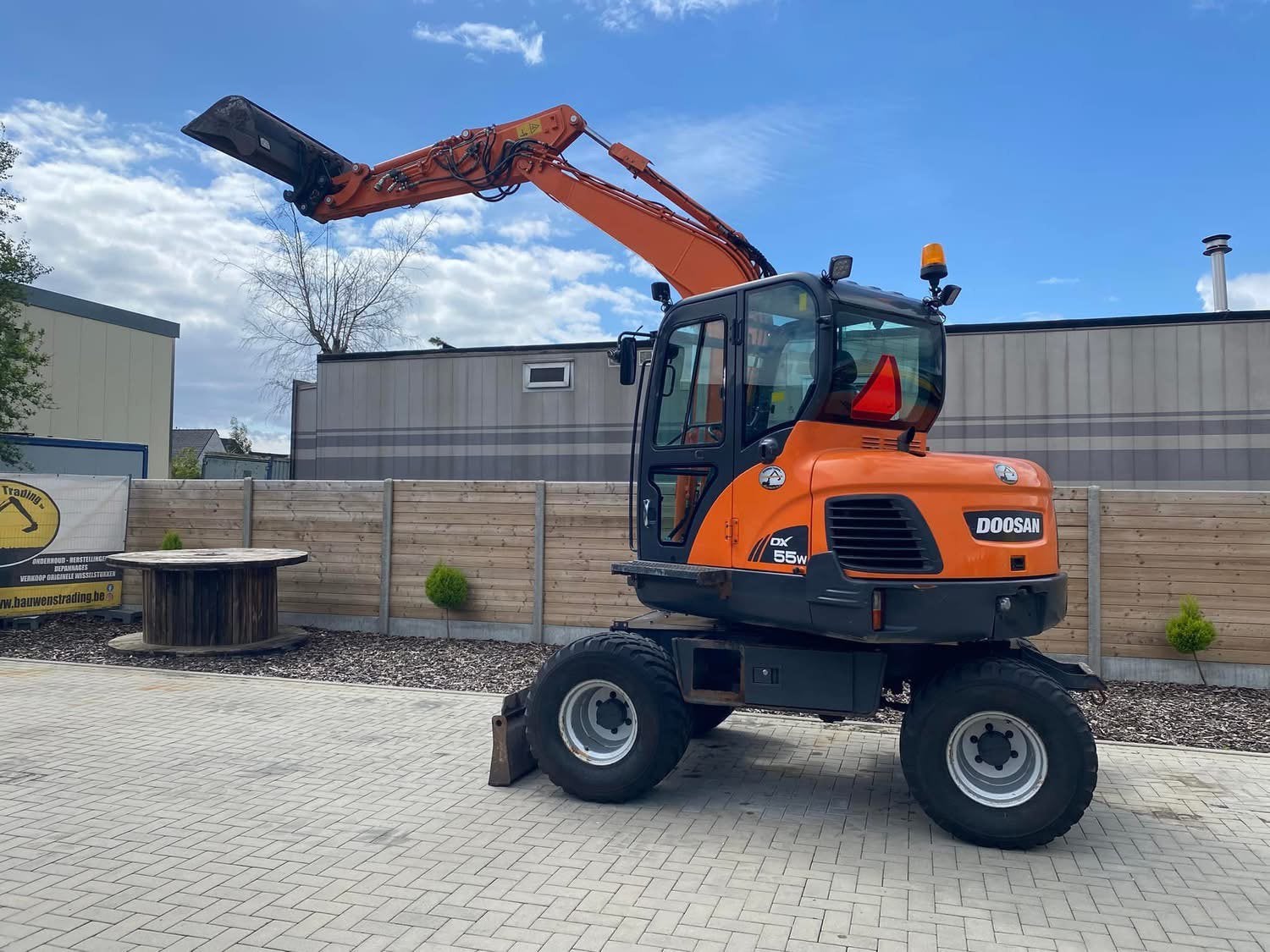 Doosan DX55W, Zakelijke goederen, Machines en Bouw | Kranen en Graafmachines, Ophalen, Graafmachine