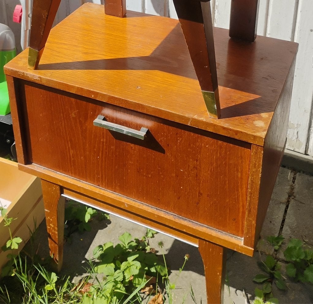Petit table de nuit en bois, Enlèvement, Utilisé, Bois