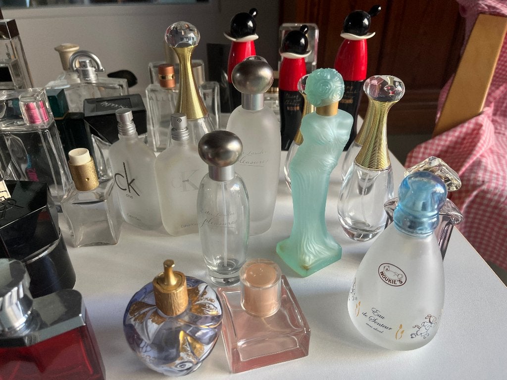 Collection de bouteilles de parfum, Enlèvement