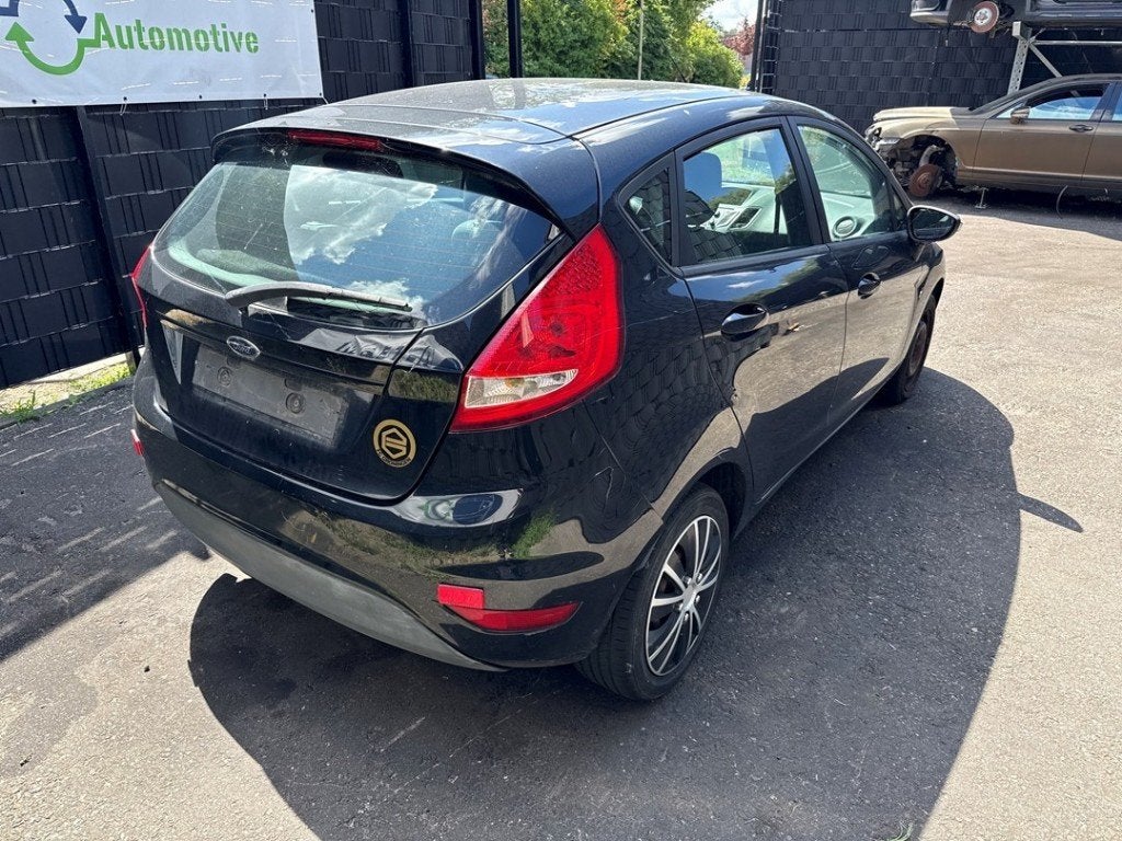 FEU ARRIÈRE DROIT Fiesta 6 (JA8) (|1709552|8A6113A602AB|), Henry-Ford-Straße  1
50735  Köln, DE, Ford-Werke GmbH, Kunden@ford.com