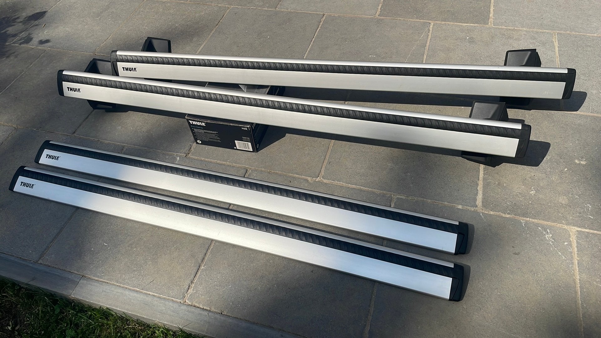 Thule - Wingbar (118 et 127 cm) - Fixation + kit 7105, Ophalen, Zo goed als nieuw