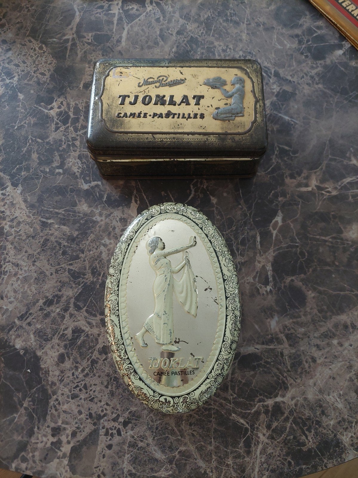 2x blikken dozen Tjoklat pastilles, Ophalen of Verzenden, Gebruikt, Overige, Overige merken