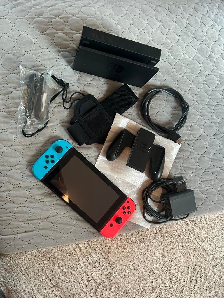 Switch plus accessoire et jeux, Consoles de jeu & Jeux vidéo, Avec 1 manette, Comme neuf, Enlèvement, Switch Original