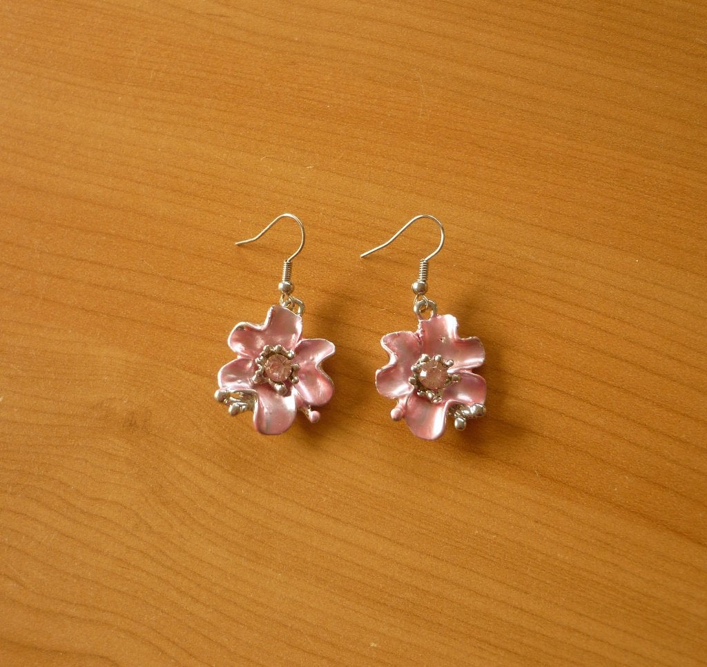 Zilverkleurige oorbellen met roze bloem strass hanger, Handtassen en Accessoires, Oorbellen, Ophalen of Verzenden, Roze