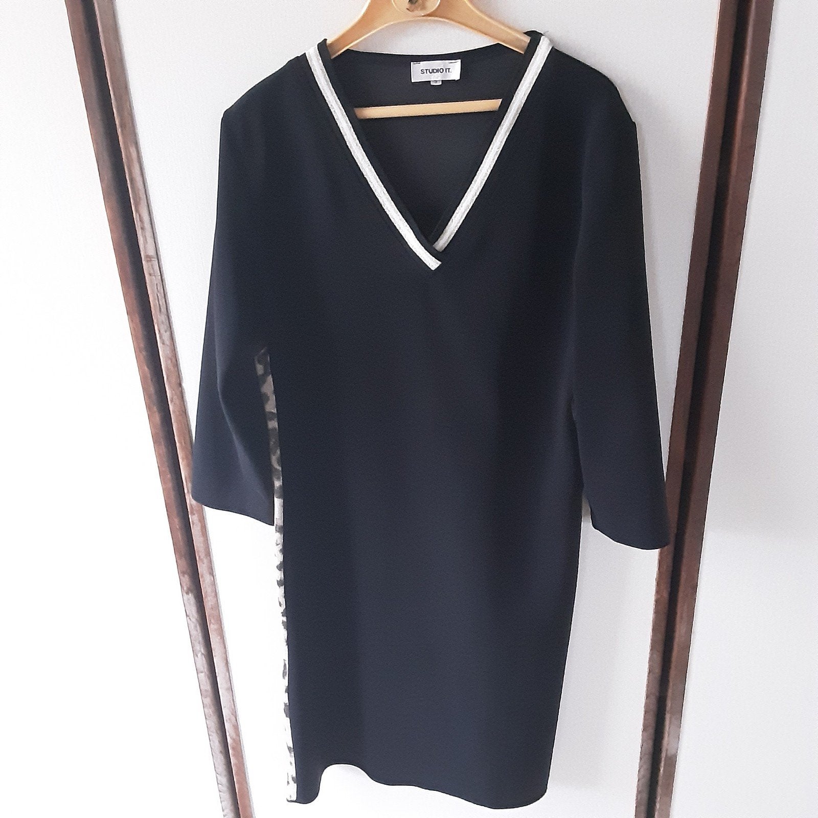 Zwart kleedje maat 36
Zij kant met tijger print
Lengte 93cm, Enlèvement ou Envoi, Comme neuf, Taille 36 (S), Noir