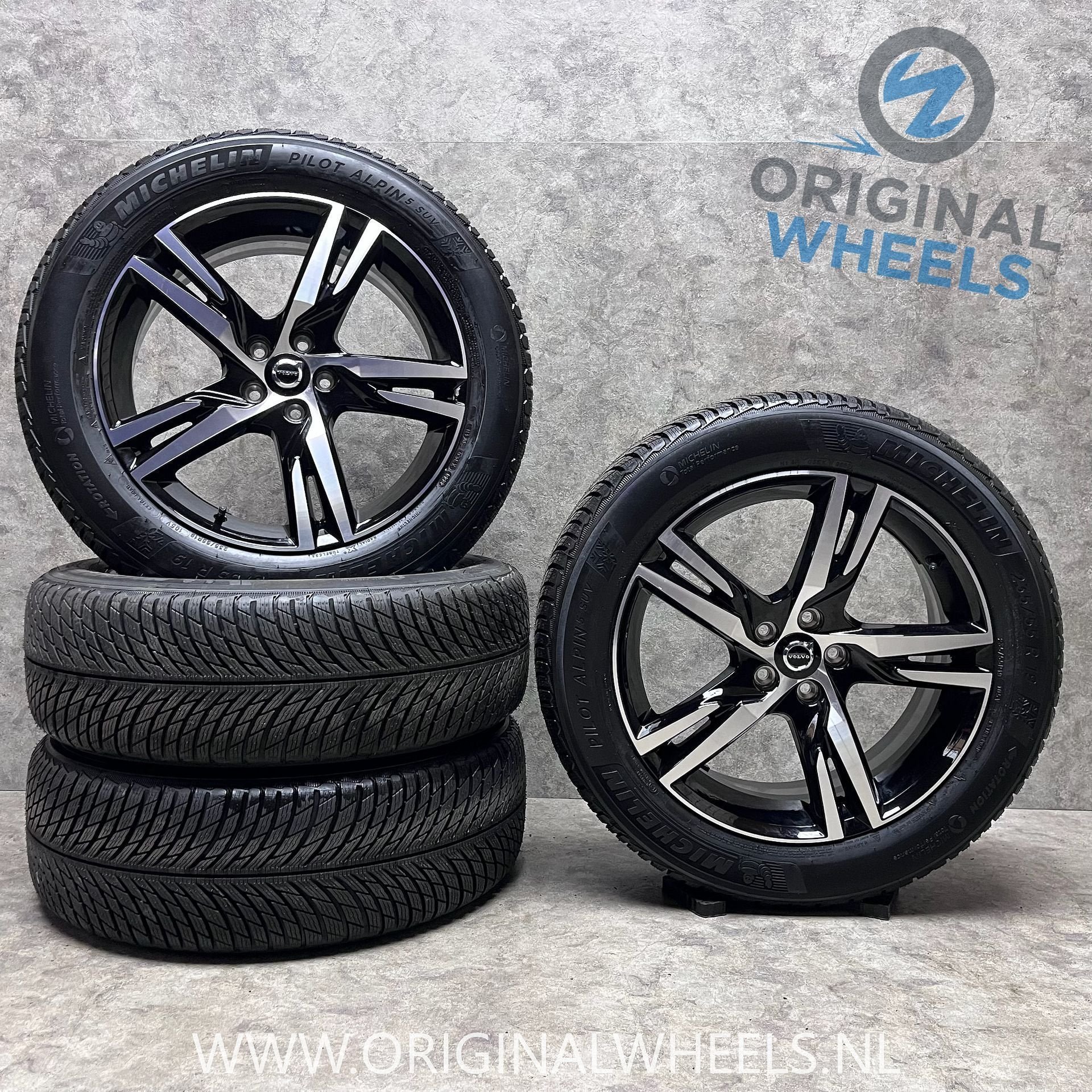 19 inch originele R Design velgen + winterbanden volvo XC60, Autos : Pièces & Accessoires, Pneus et Jantes, Pneus hiver, Véhicule de tourisme