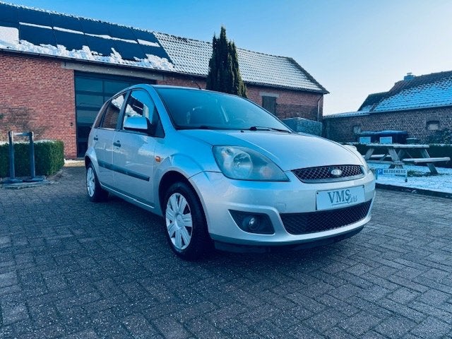 Ford Fiesta 1.4 Benzine * Garantie * Euro4 *, https://public.car-pass.be/vhr/dda3cd13-34d3-4b01-a4a2-1a2d63add54f, Zwart, 4 cilinders