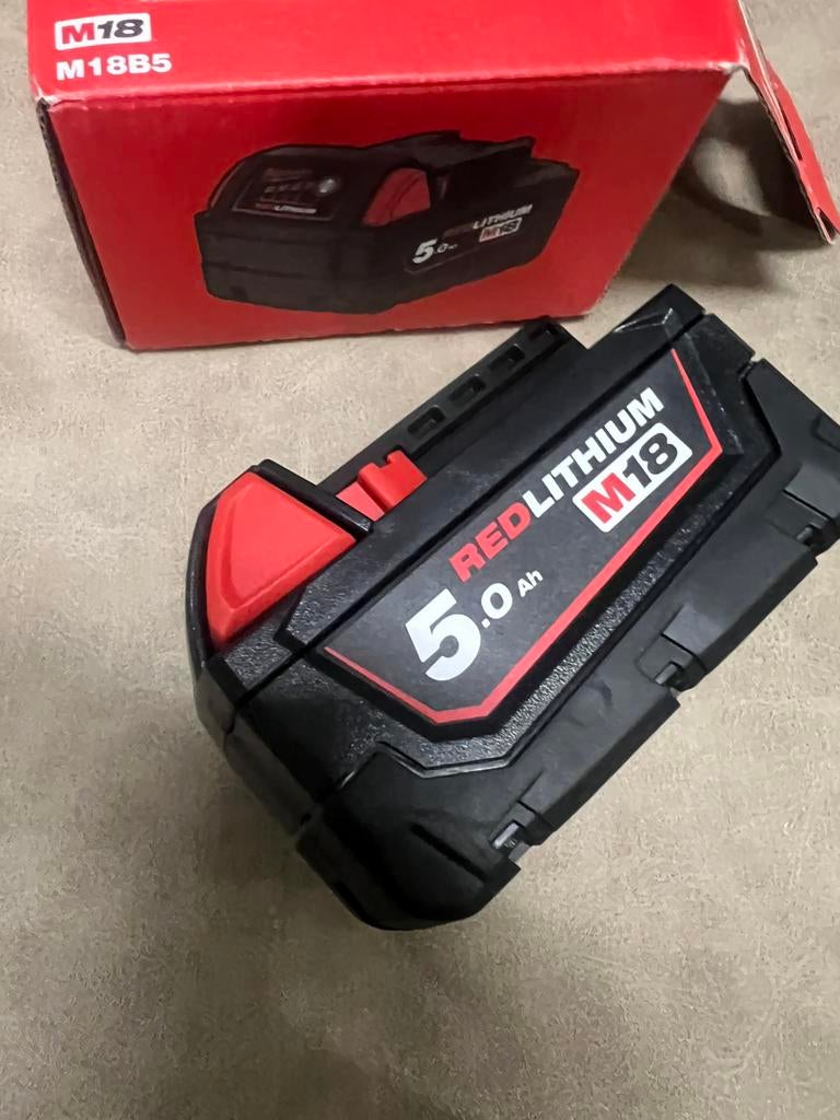 Batterie Milwaukee 5.0 AH, Ophalen, Zo goed als nieuw