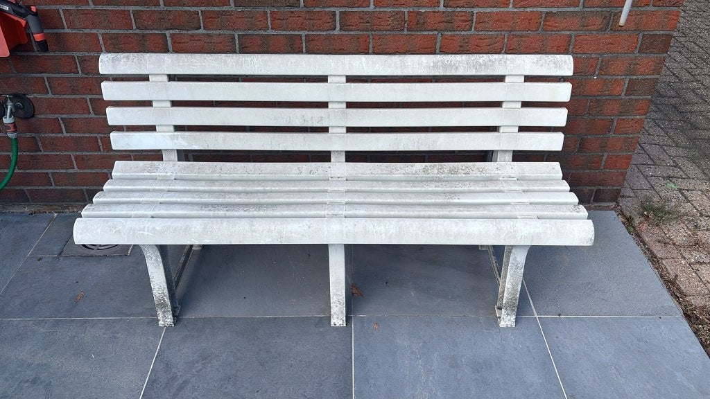 Witte plastieken tuinset, Enlèvement