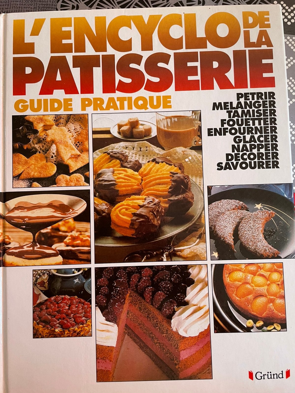 Encyclopédie de la patisserie, Enlèvement, Comme neuf