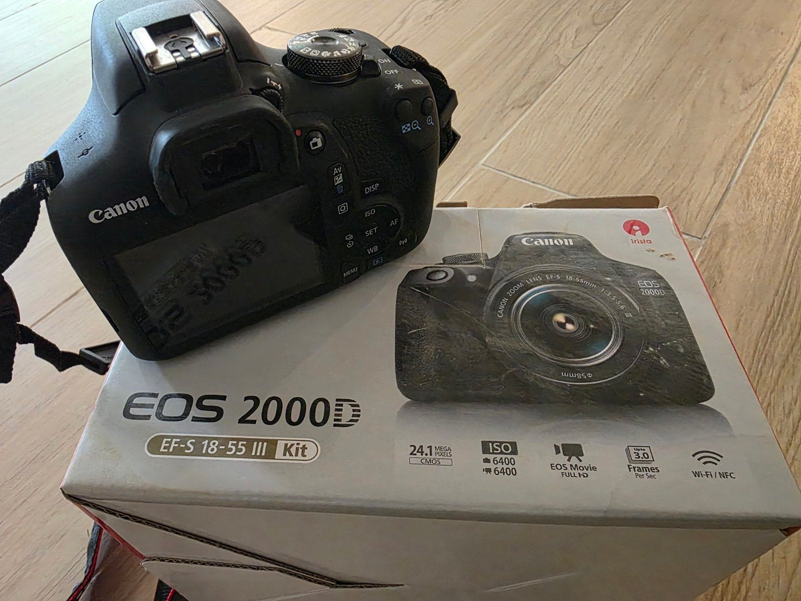 Canon EOS 2000D + [18-55mm] Lens + Cameratas, Ophalen, Zo goed als nieuw, Geheugenkaart, Canon
