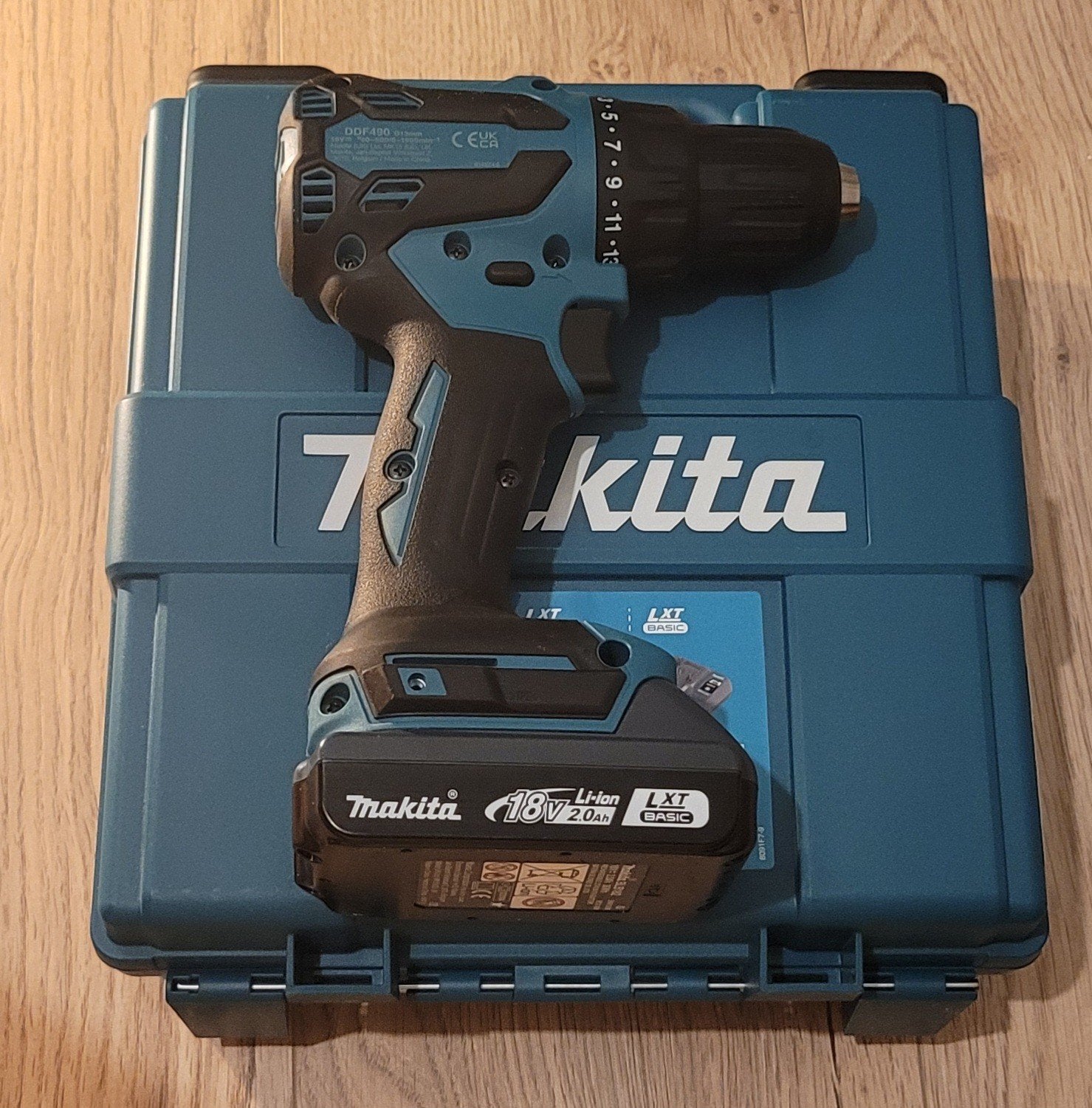 Makita 18v borstelloze boorset + 2 batterijen, Ophalen of Verzenden, Zo goed als nieuw, Accuboormachine, Makita