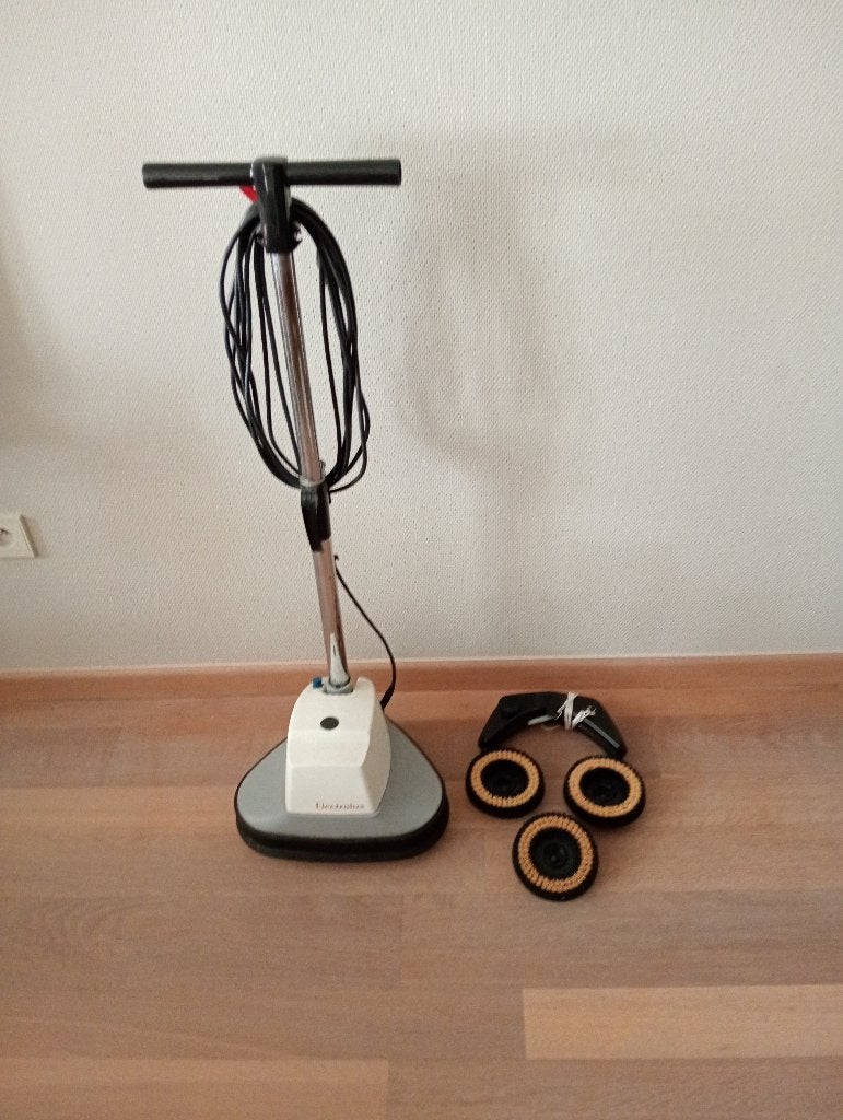 Boenmachine Electrolux met 3 extra borstelschijven, Ophalen, Zo goed als nieuw, Schrobmachine