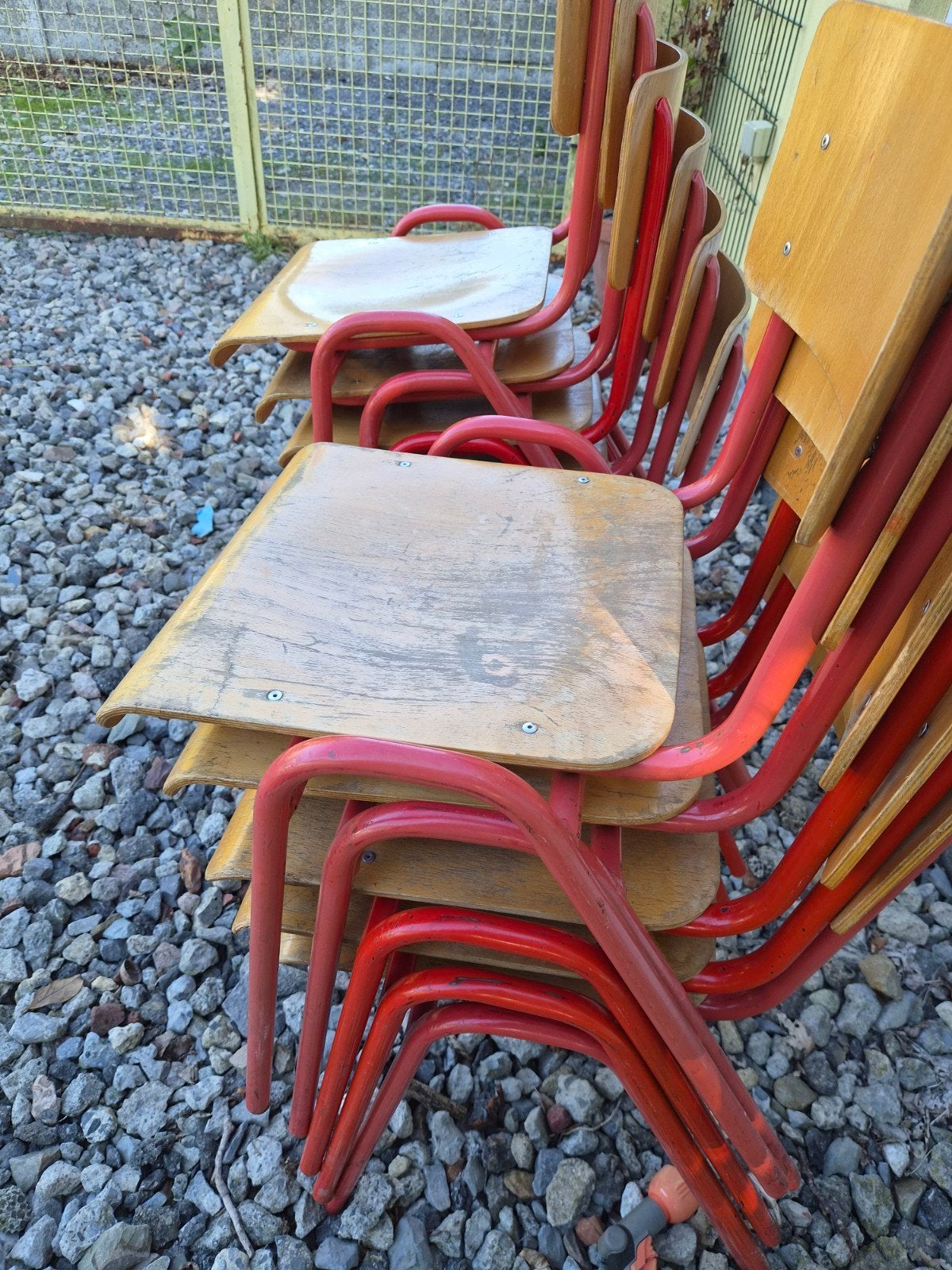 chaise d'école, Enlèvement