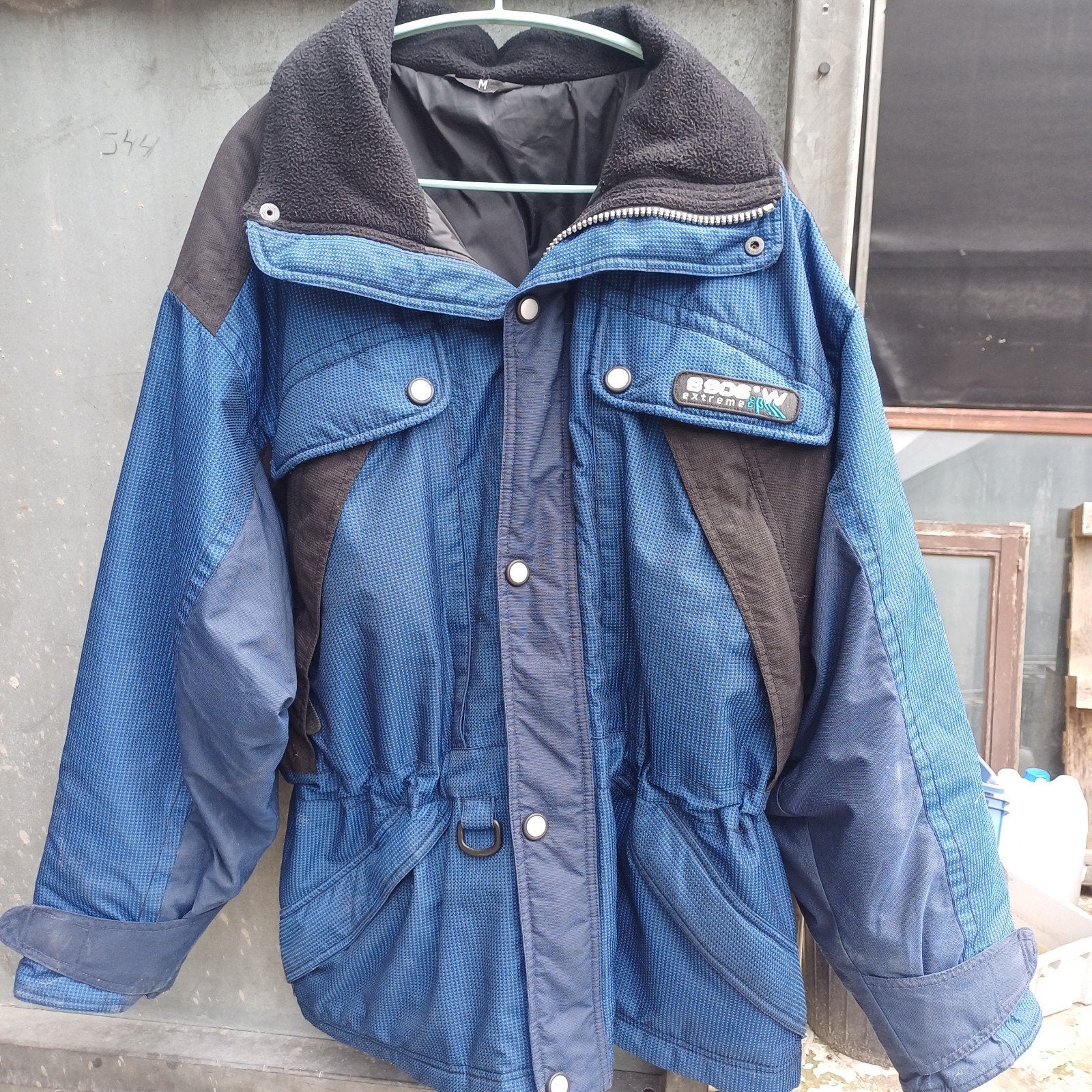 Veste motard, Enlèvement, M