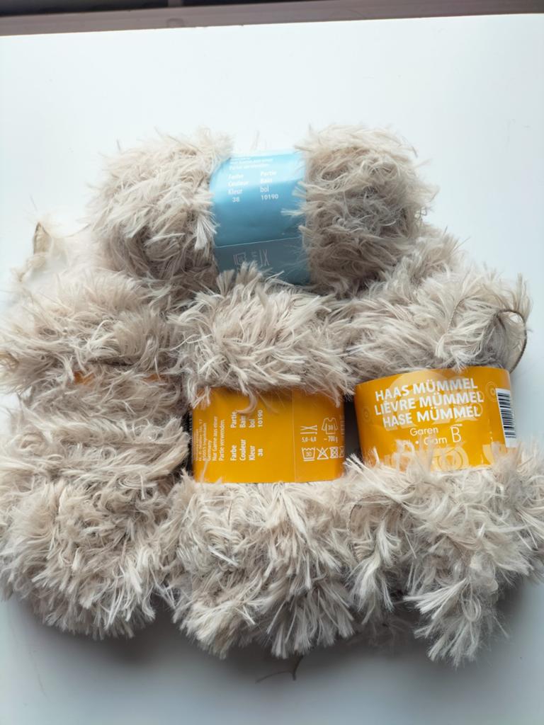 Fluffy beige wol - 4 bollen 50g, Ophalen of Verzenden, Zo goed als nieuw, Breien of Haken, Wol of Garen