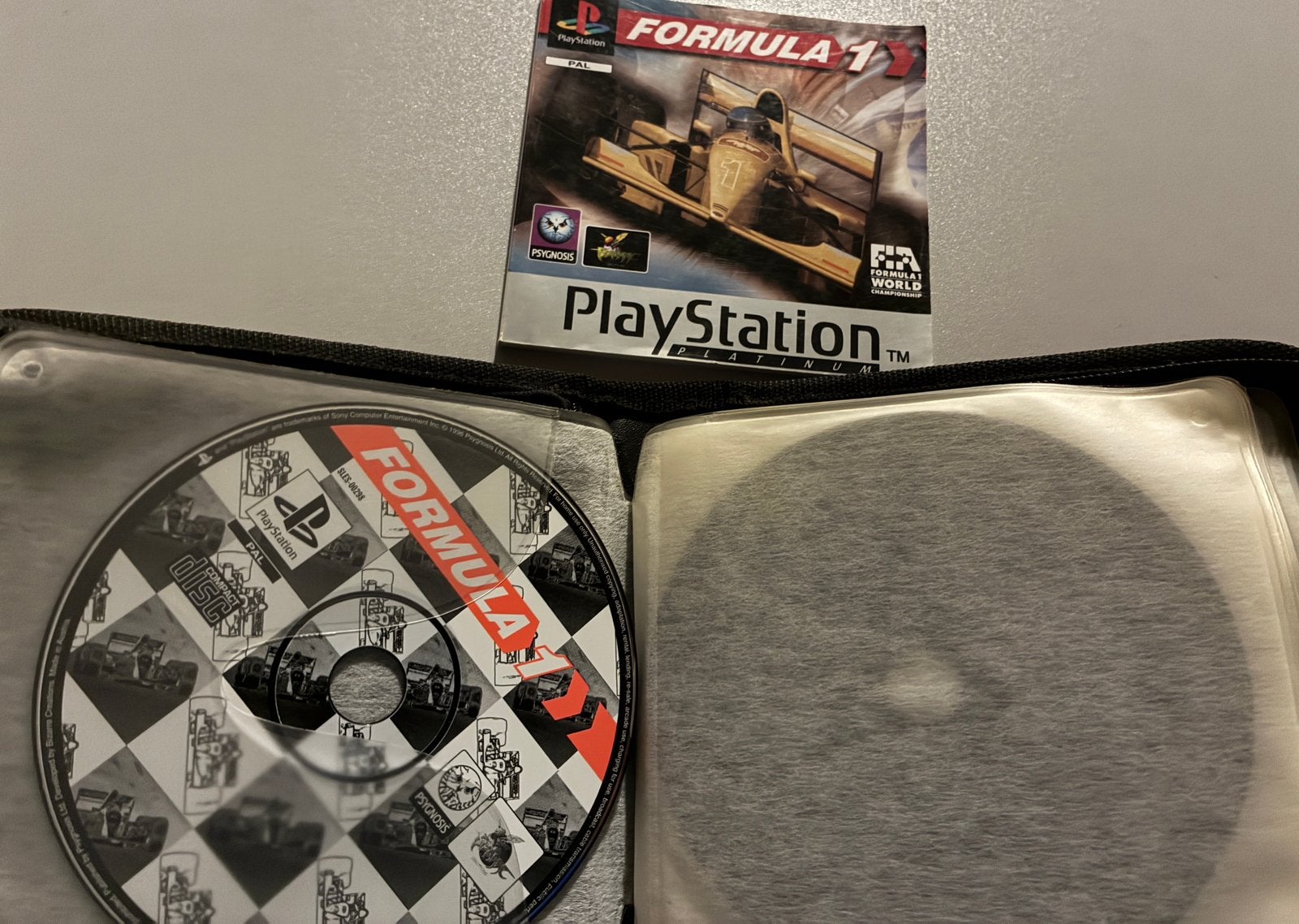 Map met PS1 & PS2 Spellen Collectie - 14 Titels, Games en Spelcomputers, Games | Sony PlayStation 1, Verzenden, Zo goed als nieuw