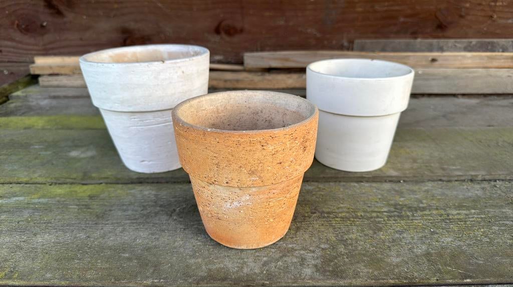 Cache pot en terre cuite diamètre 9 -10 cm beige, Enlèvement ou Envoi, Comme neuf