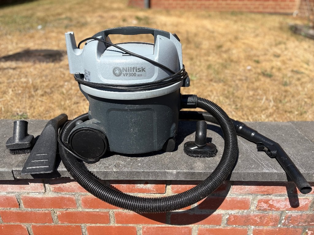 Aspirateur Nilfisk VP300 ECO HEPA, Elektronische apparatuur, Stofzuigers, Ophalen, Overige merken, Gebruikt, Sledestofzuiger