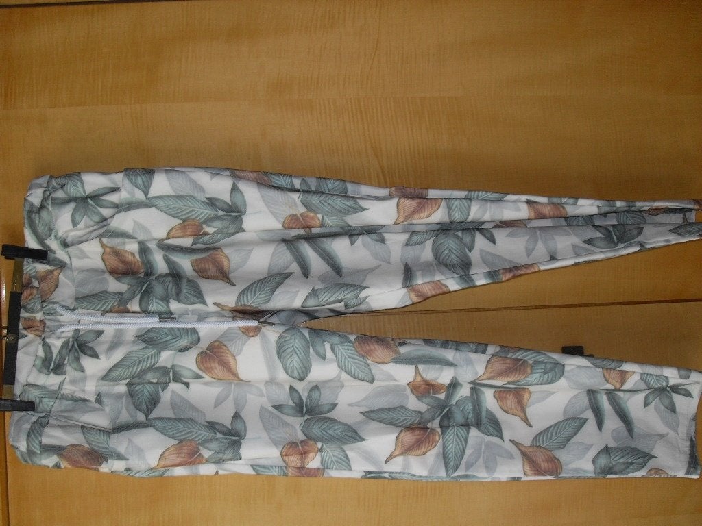 2 damesbroeken medium 4€/stuk, Ophalen of Verzenden, Zo goed als nieuw, Maat 38/40 (M), Lang