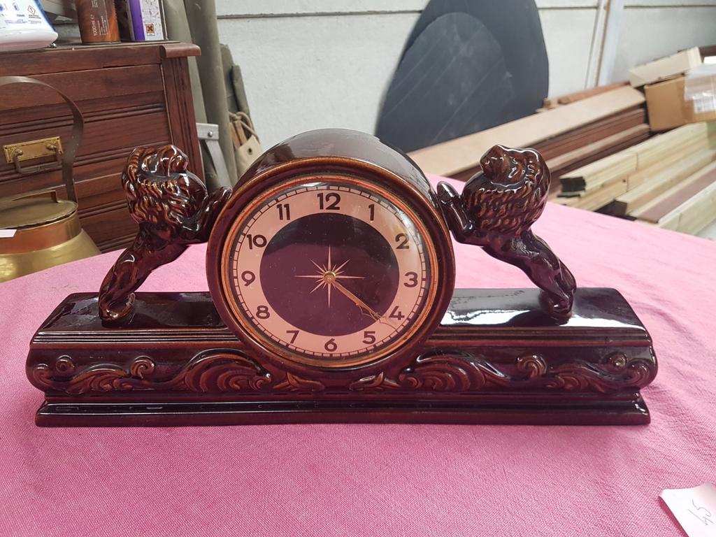 Stenen klok van vroeger met leeuwen, Antiek en Kunst, Ophalen
