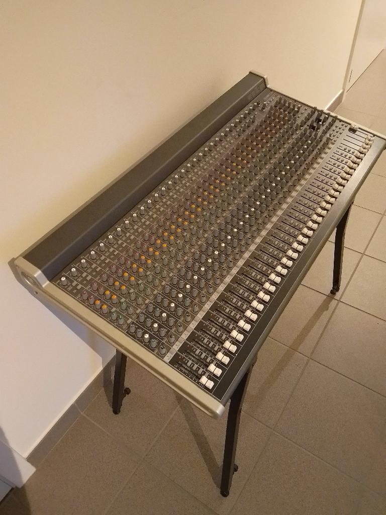Mackie 3204 VLZ3, Muziek en Instrumenten, Mengpanelen, Zo goed als nieuw, 20 kanalen of meer, Ophalen