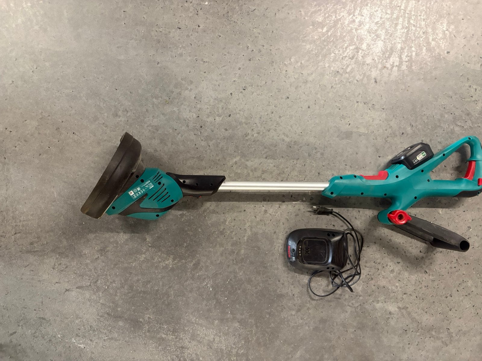 Bosch grastrimmer 18V, met accu + lader, Jardin & Terrasse, Coupe-bordures, Utilisé, Batterie, Enlèvement