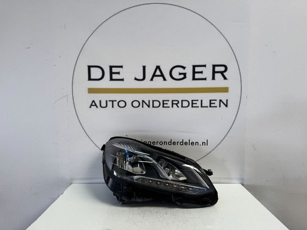 Phare avant droit LED pour Classe E W212 restyl A2128201839K, Mercedes-Benz AG, Mercedes-Benz, Utilisé, Mercedesstrasse 120
70372  Stuttgart, DE