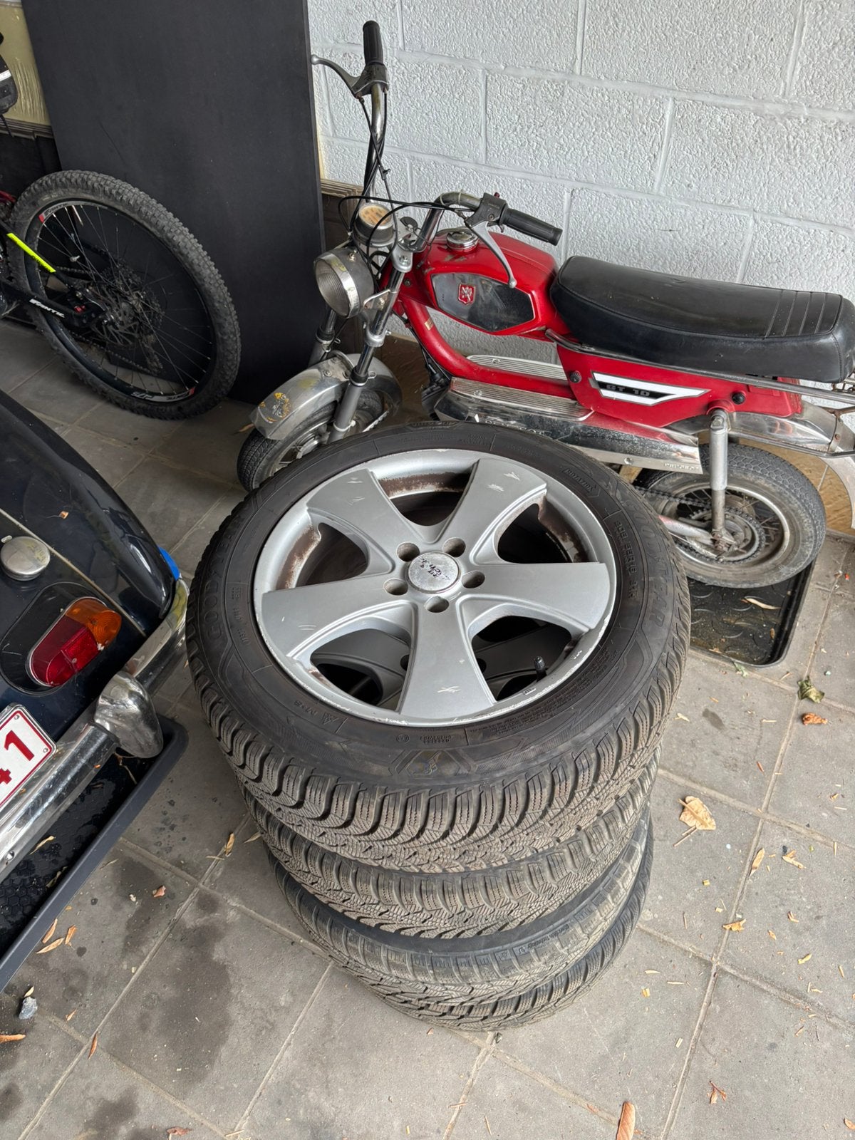 4 pneus hiver sur jantes – Volkswagen New Beetle, Pneus et Jantes, Pneus hiver, 16 pouces, 205 mm