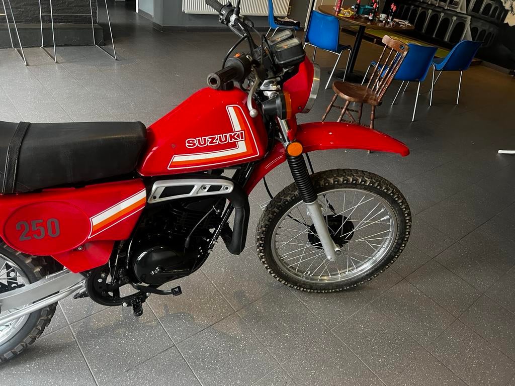 Suzuki er 250 zeer mooi staat, Motoren, Motoren | Oldtimers, Enduro, 250 cc