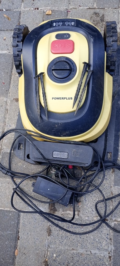 Powerplus POWXG6305 robot grasmaaier, Tuin en Terras, Ophalen, Gebruikt, Met regensensor