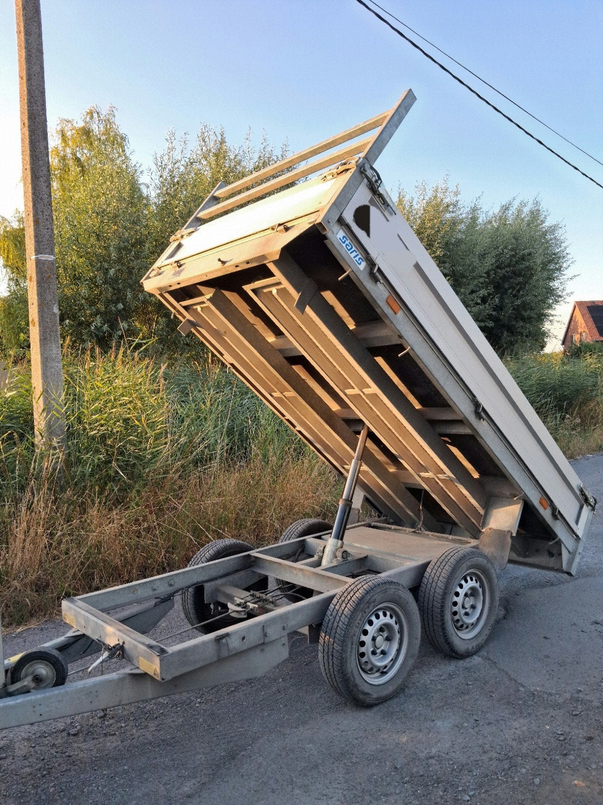 Benne électrique Saris 2ton 2m76 x 1m50 avec rampes, Enlèvement, Comme neuf