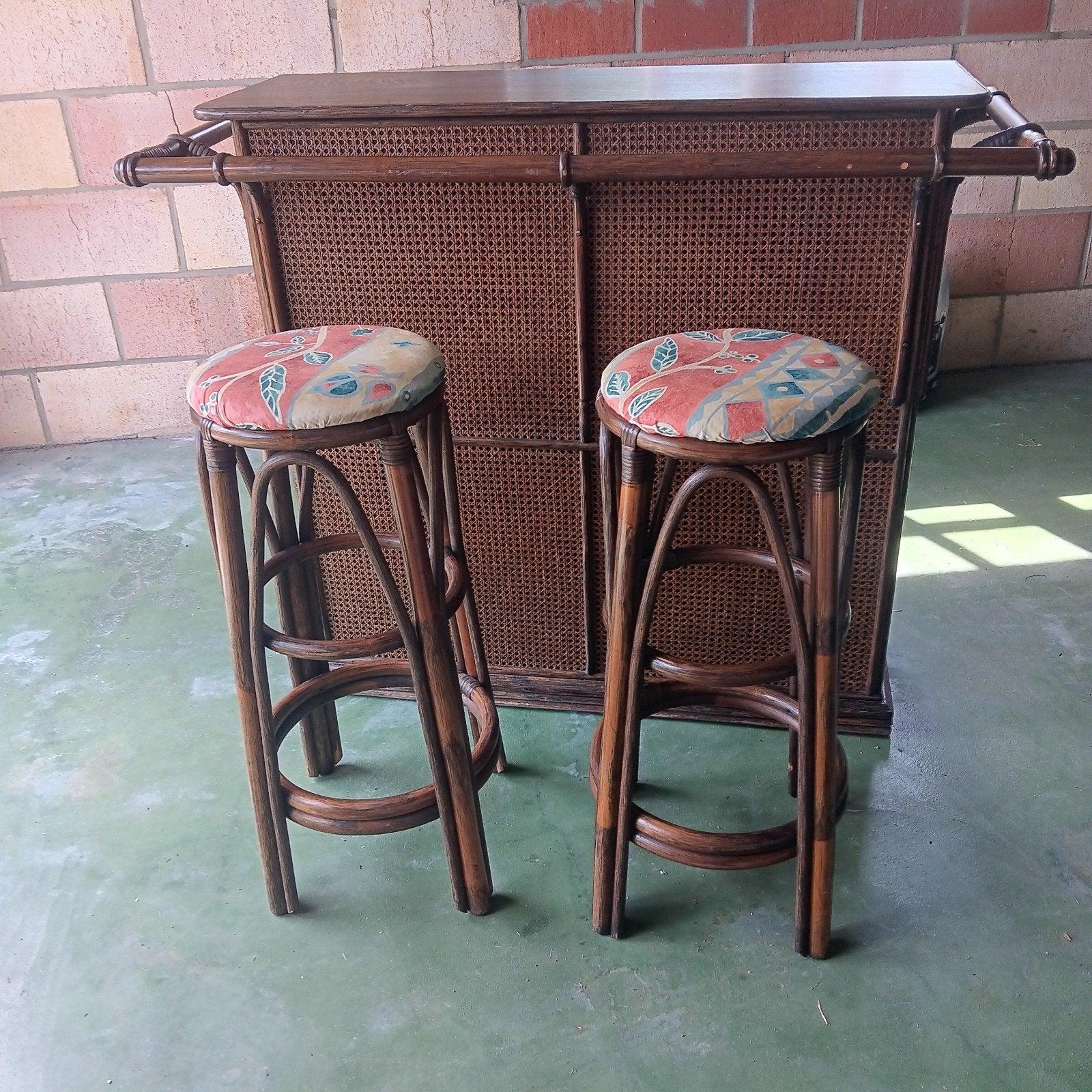 Tiki bar in bamboe ( afhalen erpe- mere ), Enlèvement