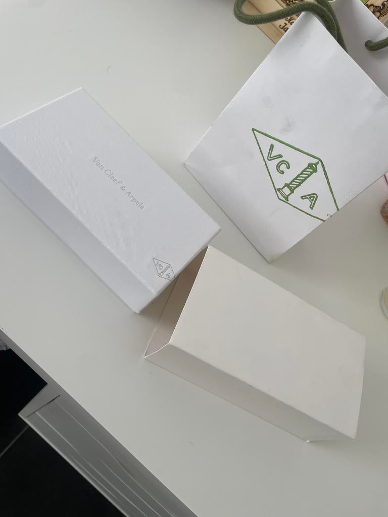 Van Cleef en Arpels (alle toebehoren) !!, Handtassen en Accessoires, Uiterlijk | Parfum, Nieuw, Ophalen of Verzenden