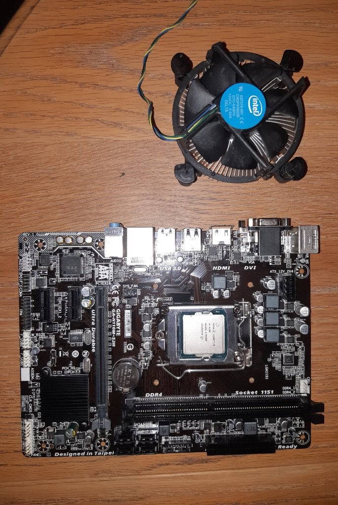 Intel i3-6100 + Moederbord, Computers en Software, LGA 1151, Gebruikt, Ophalen of Verzenden, 3 tot 4 Ghz