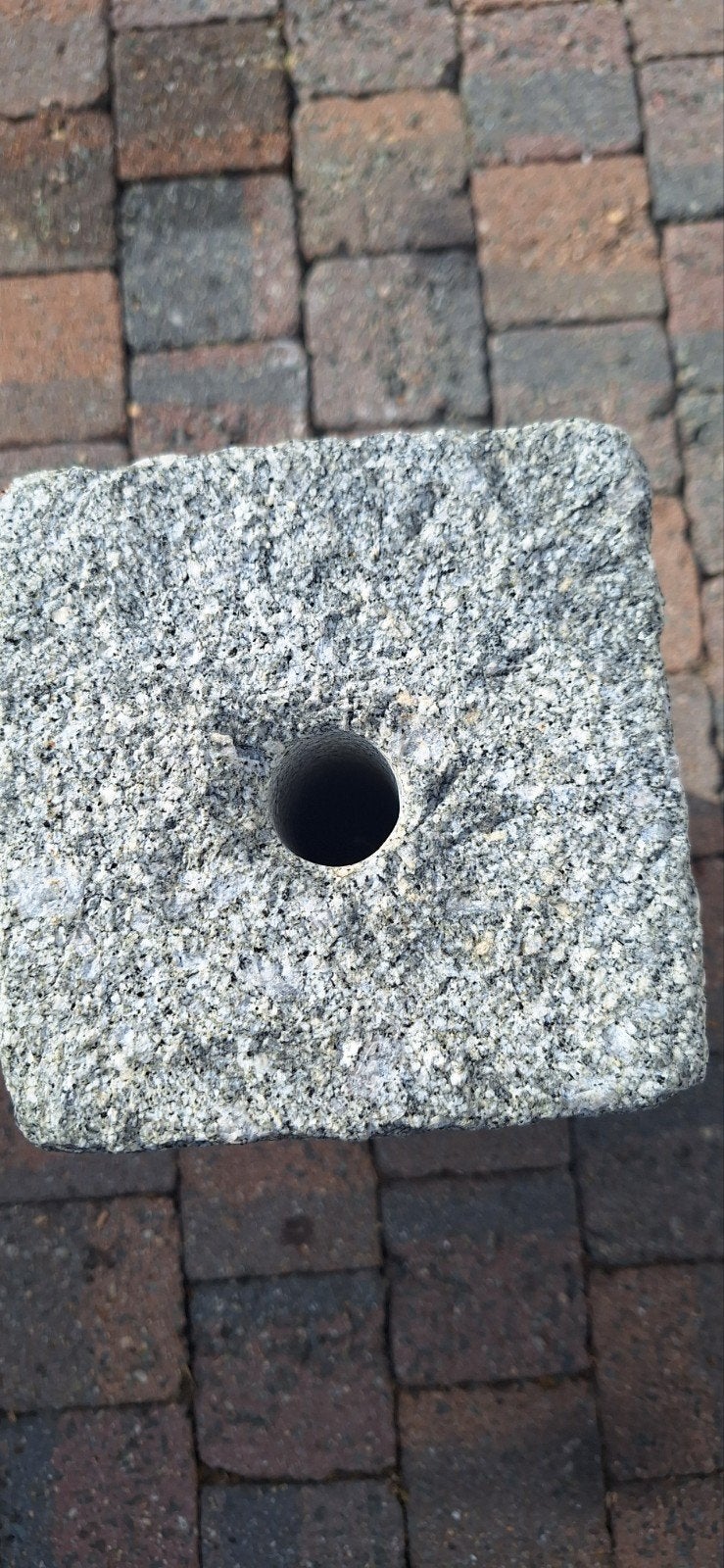 Mooie borrelsteen in graniet perfecte staat., Ophalen, Graniet