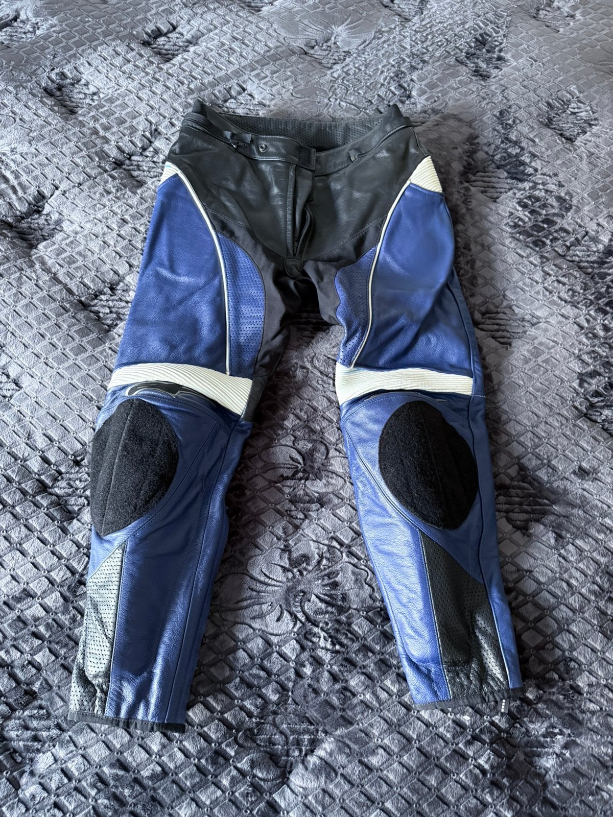 Lederen broek alpinestars, Ophalen