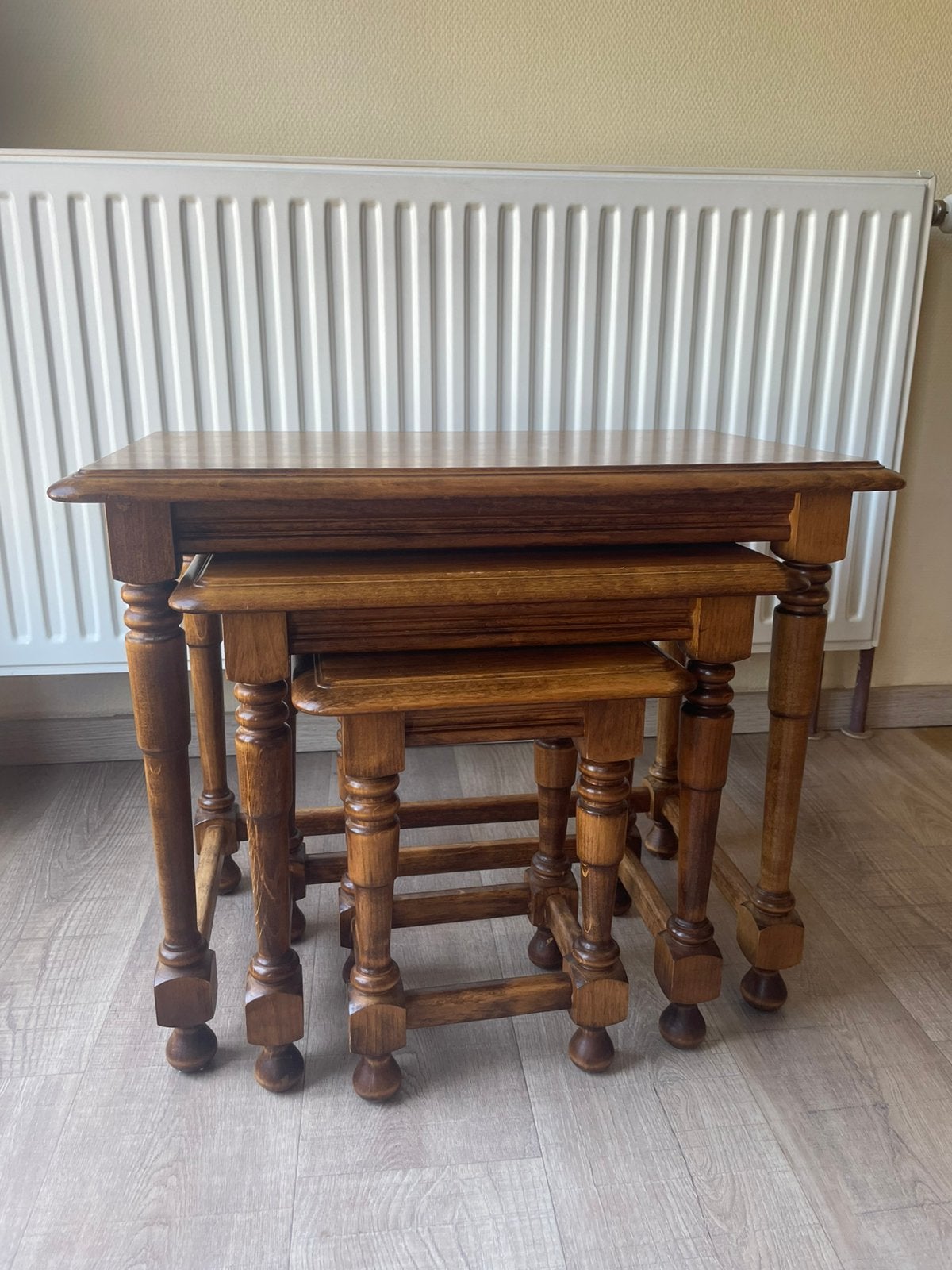 Set bijzettafels, Ophalen
